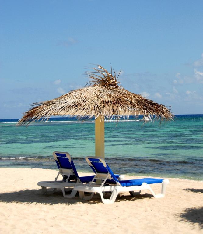 คาสตะเวย์ เคย์แมน บีช รีสอร์ท Grand Cayman ภายนอก รูปภาพ